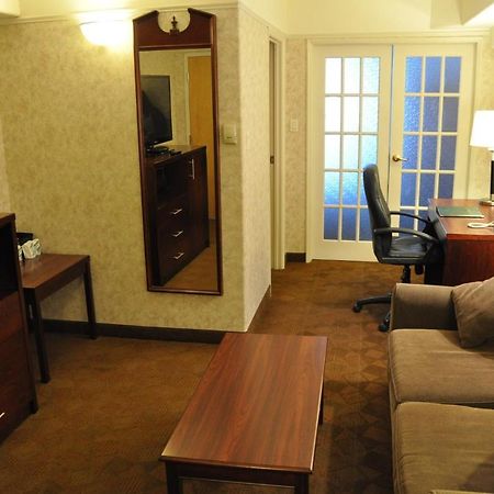 Travelodge By Wyndham Lloydminster Εξωτερικό φωτογραφία