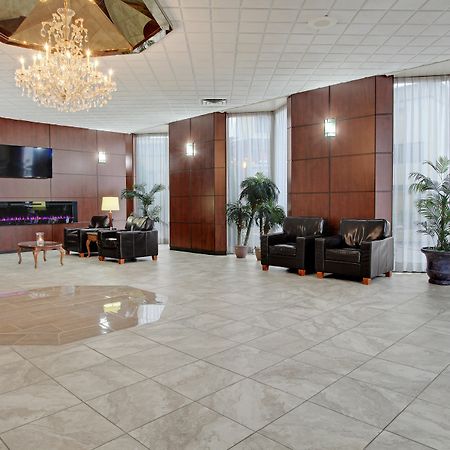 Travelodge By Wyndham Lloydminster Εξωτερικό φωτογραφία