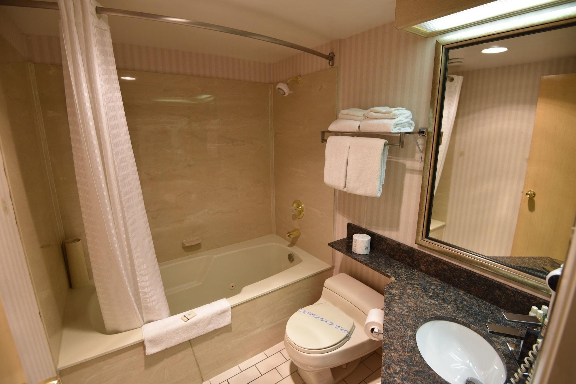 Travelodge By Wyndham Lloydminster Εξωτερικό φωτογραφία