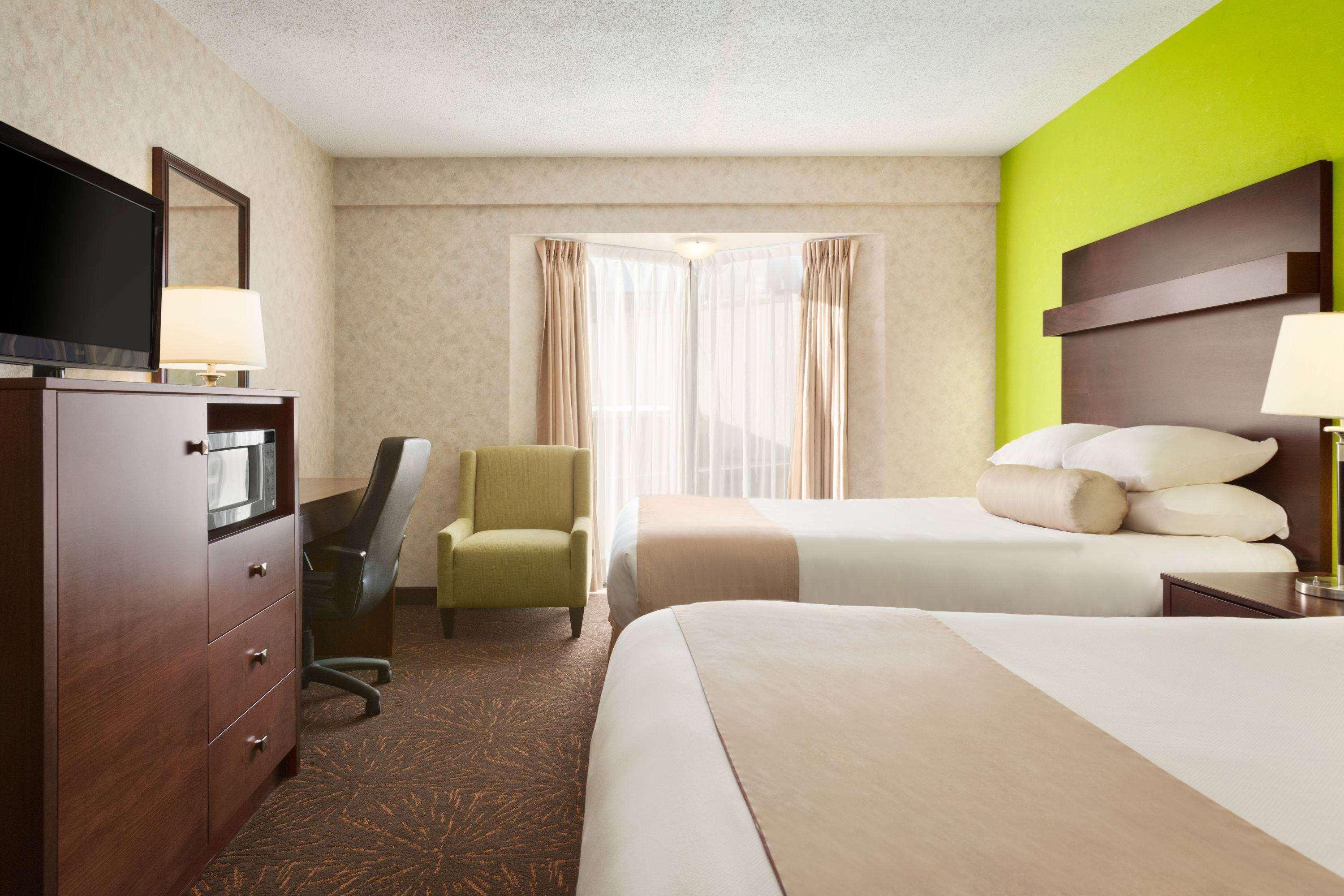 Travelodge By Wyndham Lloydminster Εξωτερικό φωτογραφία