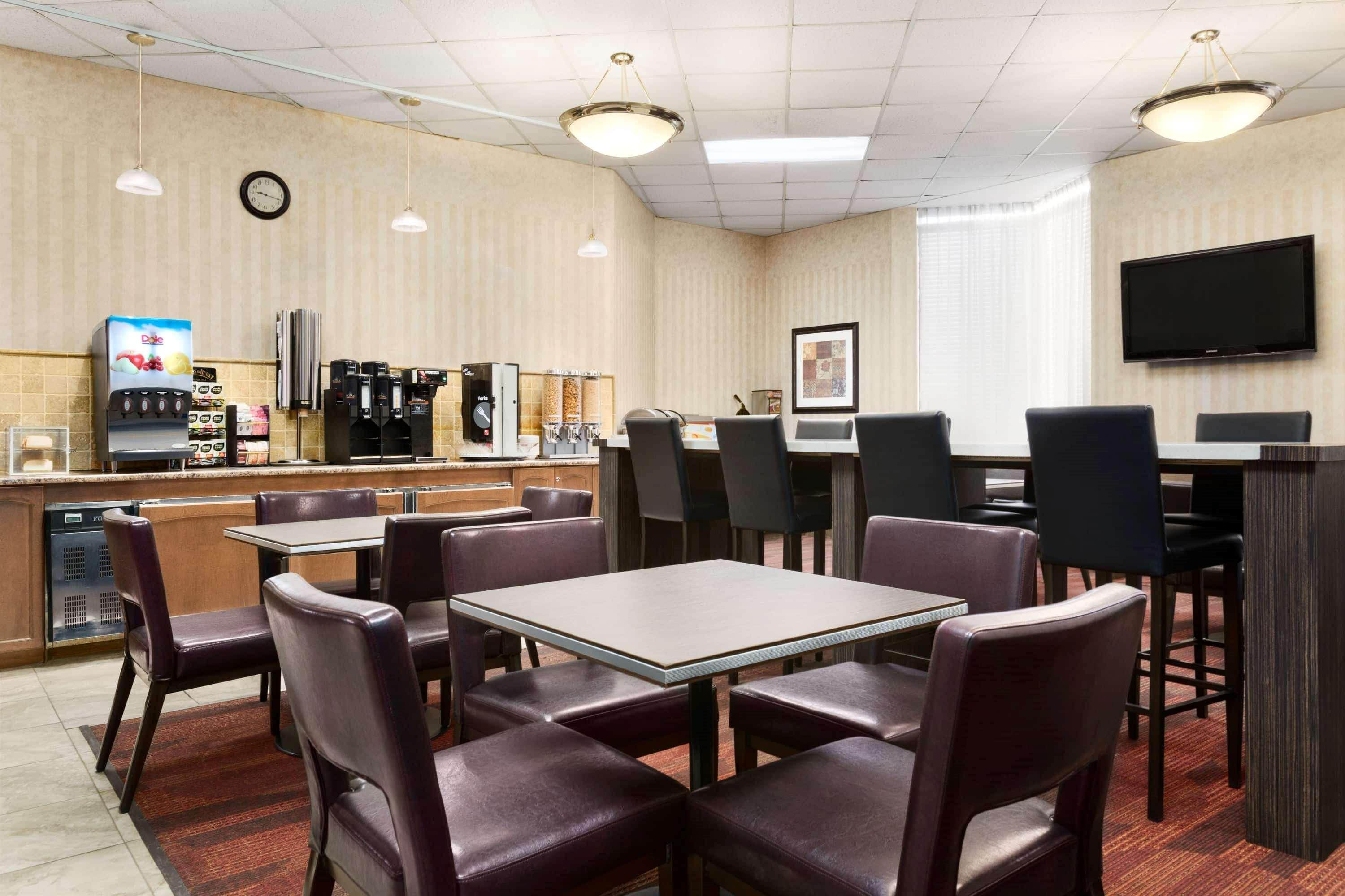 Travelodge By Wyndham Lloydminster Εξωτερικό φωτογραφία