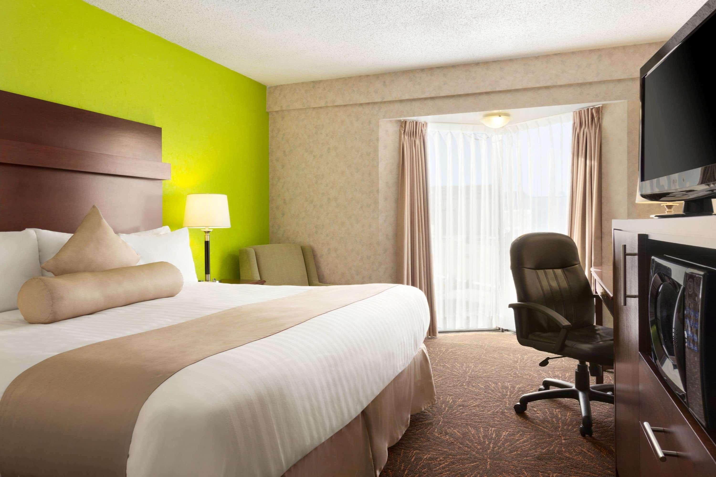 Travelodge By Wyndham Lloydminster Εξωτερικό φωτογραφία