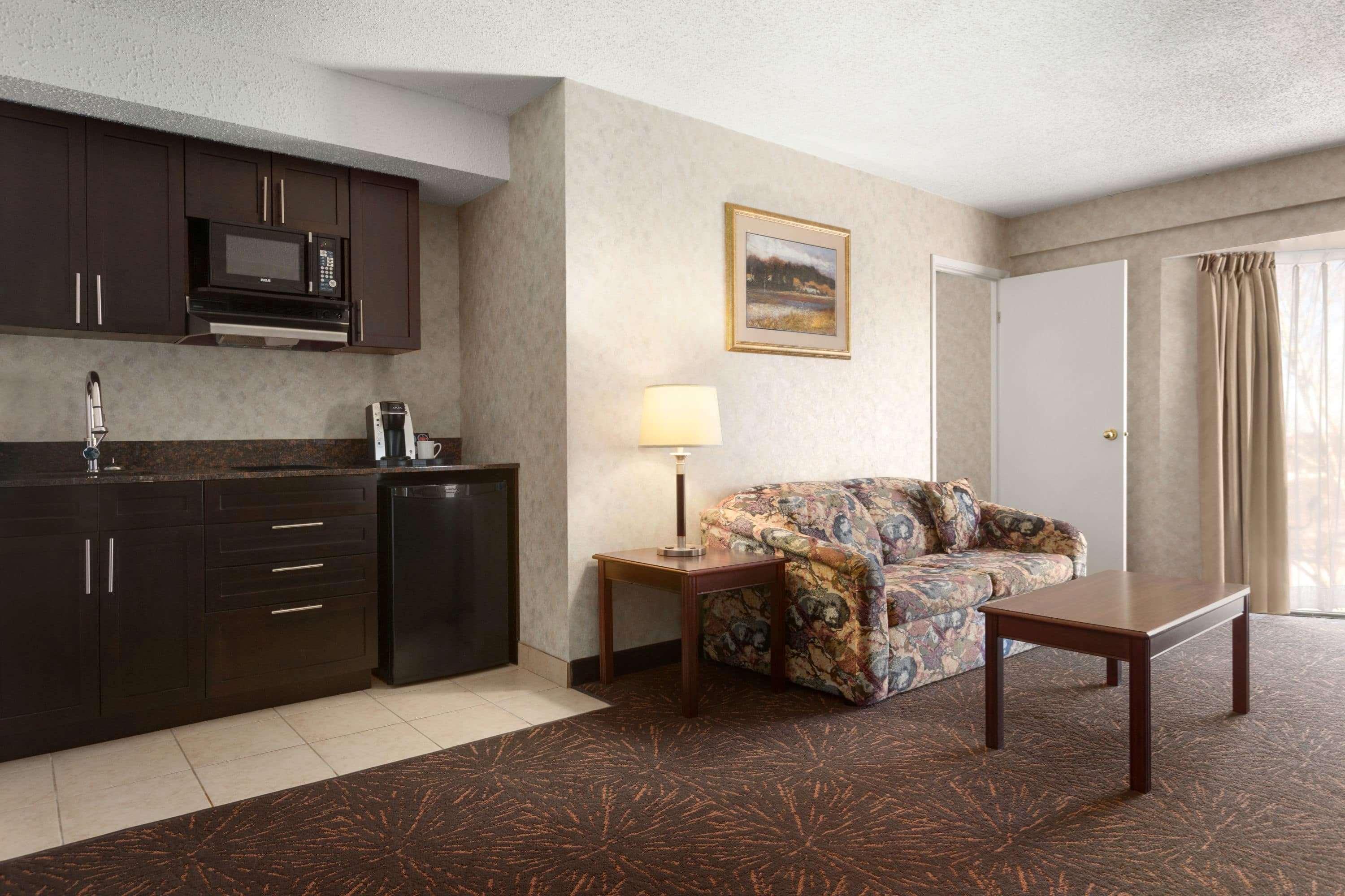 Travelodge By Wyndham Lloydminster Εξωτερικό φωτογραφία