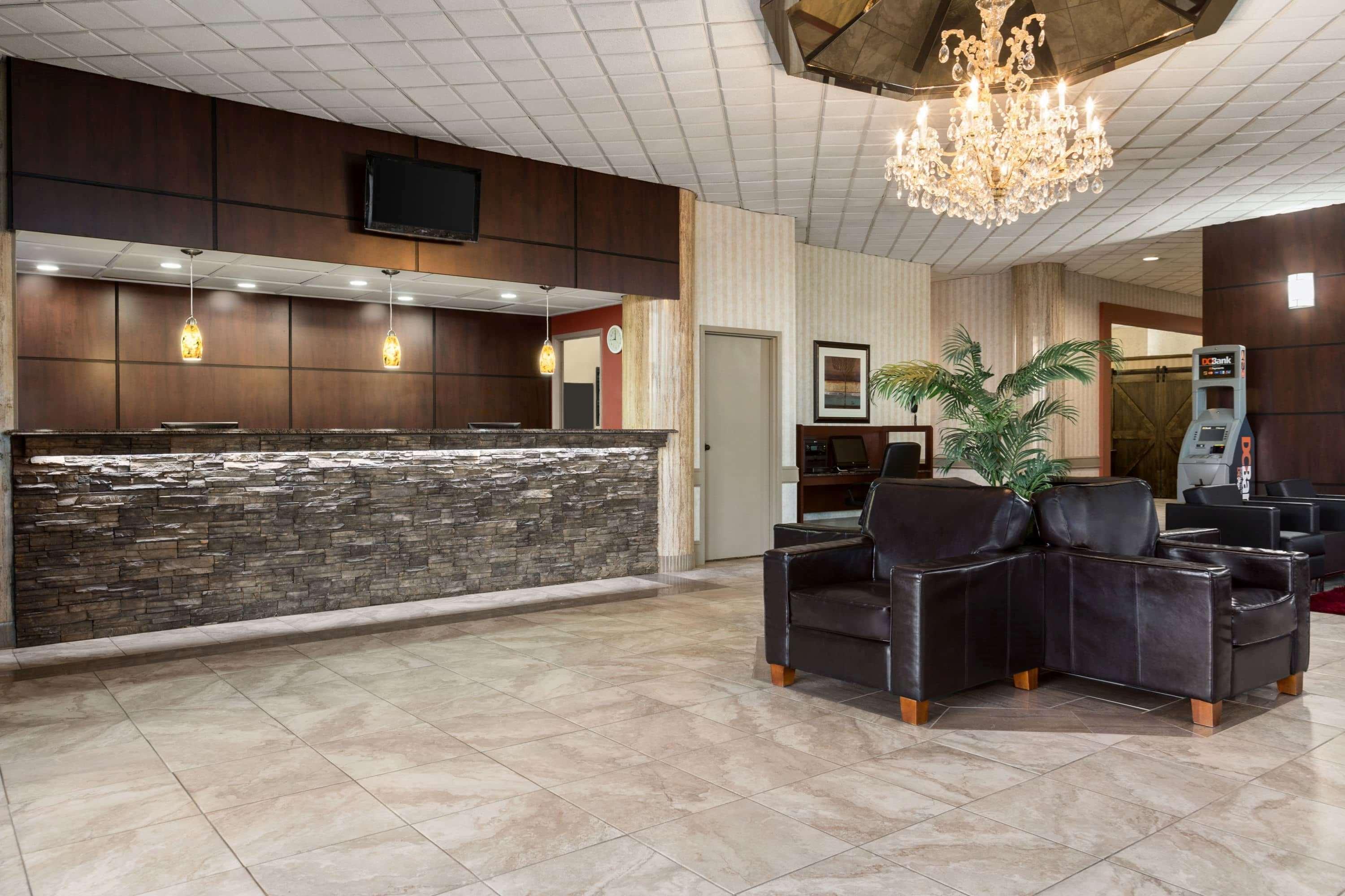 Travelodge By Wyndham Lloydminster Εξωτερικό φωτογραφία