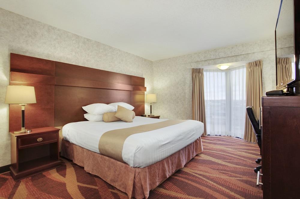 Travelodge By Wyndham Lloydminster Εξωτερικό φωτογραφία