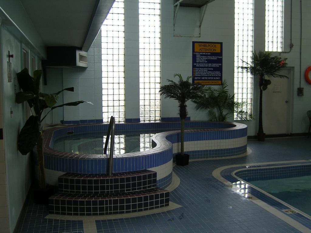 Travelodge By Wyndham Lloydminster Εξωτερικό φωτογραφία