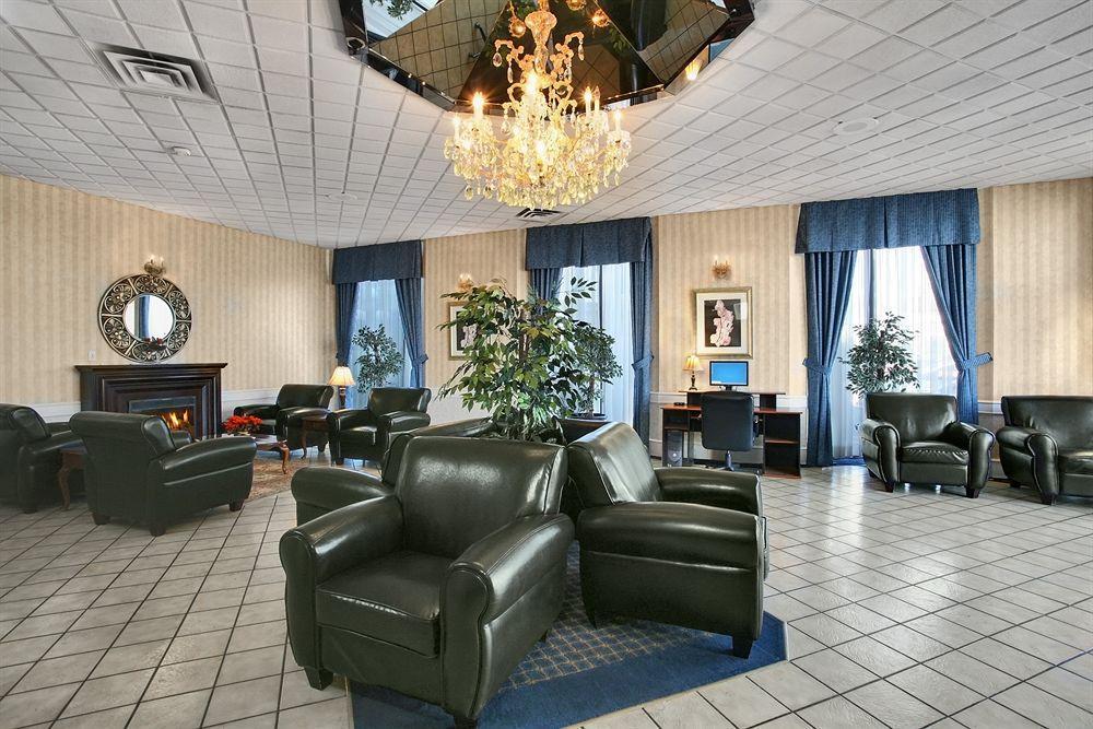 Travelodge By Wyndham Lloydminster Εξωτερικό φωτογραφία