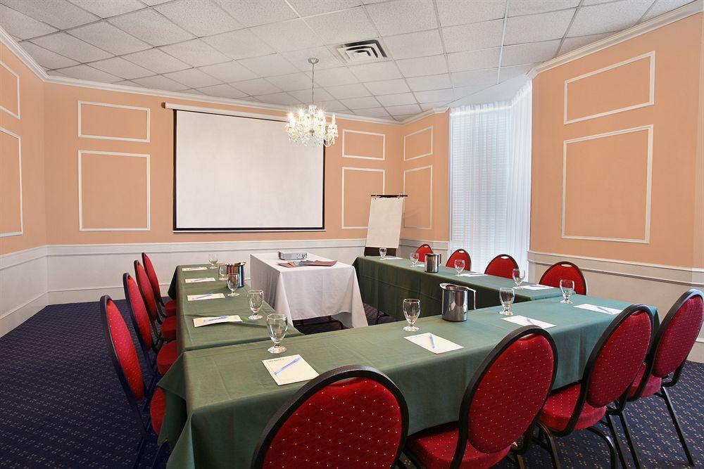Travelodge By Wyndham Lloydminster Εξωτερικό φωτογραφία