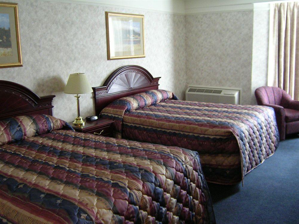 Travelodge By Wyndham Lloydminster Εξωτερικό φωτογραφία