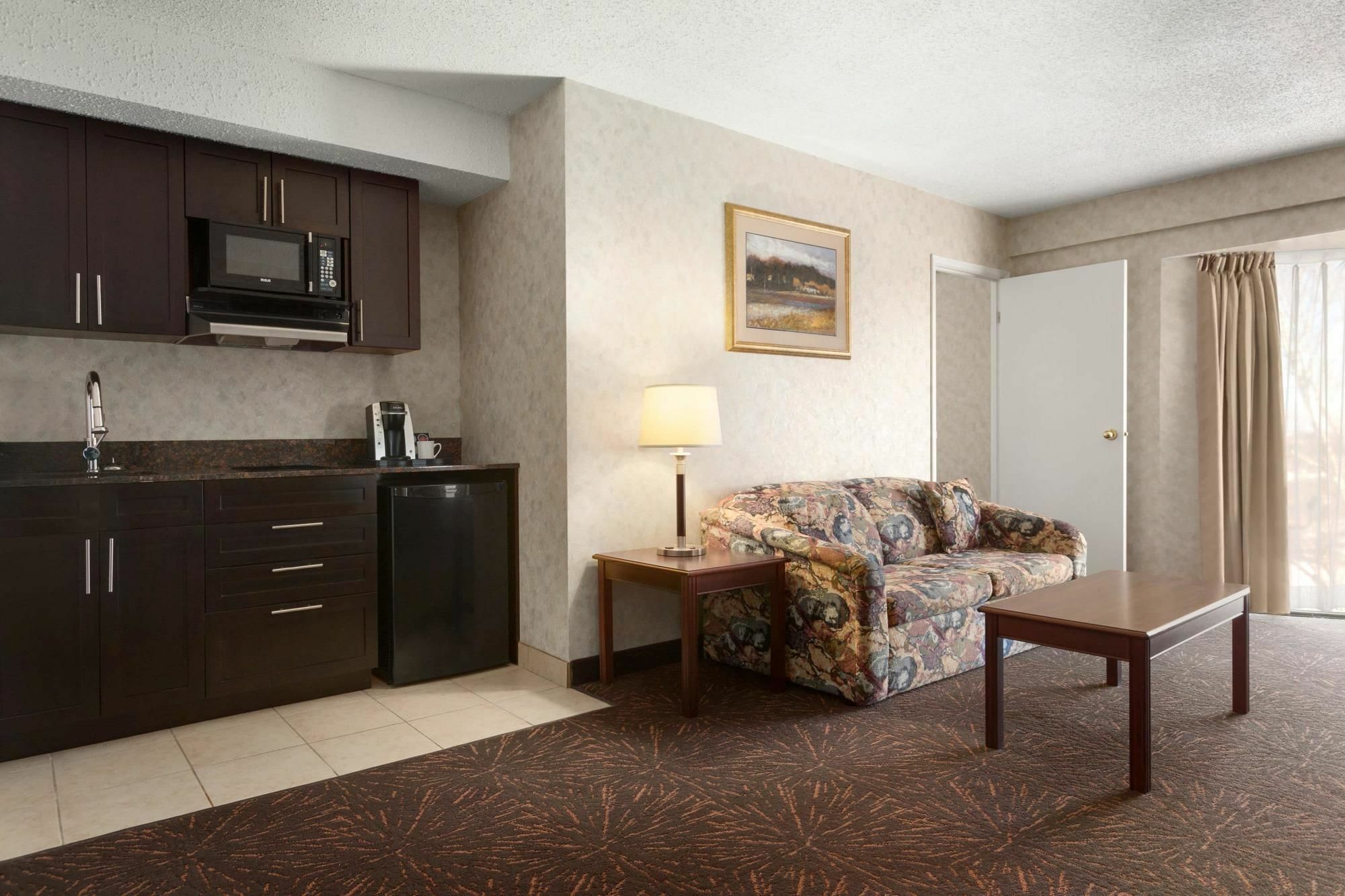 Travelodge By Wyndham Lloydminster Εξωτερικό φωτογραφία