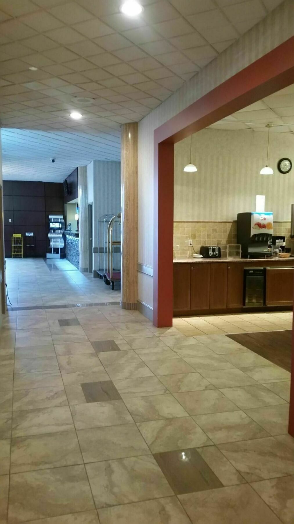 Travelodge By Wyndham Lloydminster Εξωτερικό φωτογραφία